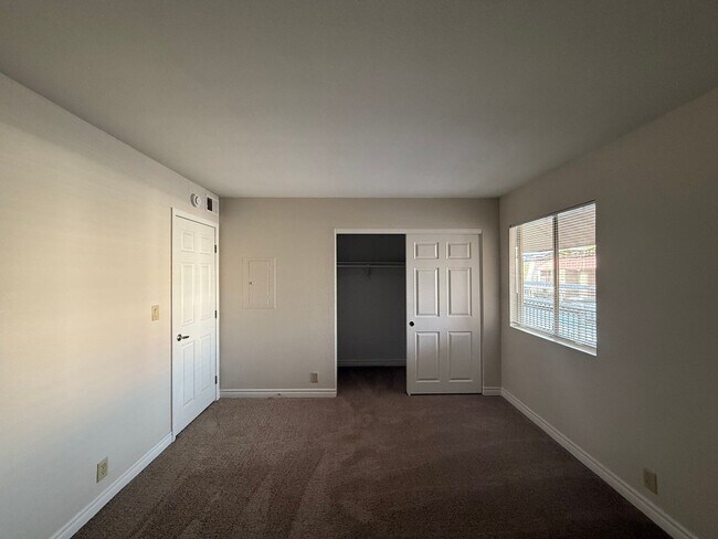 Building Photo - Upstairs unit at Bella Vita Guard-Gated Co...