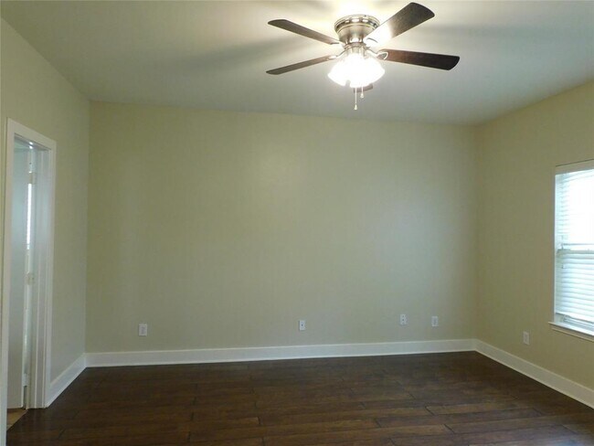Building Photo - 6143 Settlers Lake Cir W