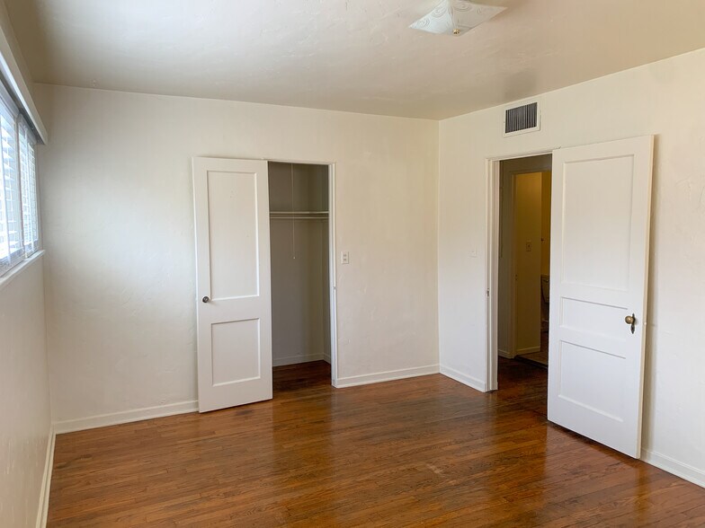 Building Photo - 832 S Maple Ave