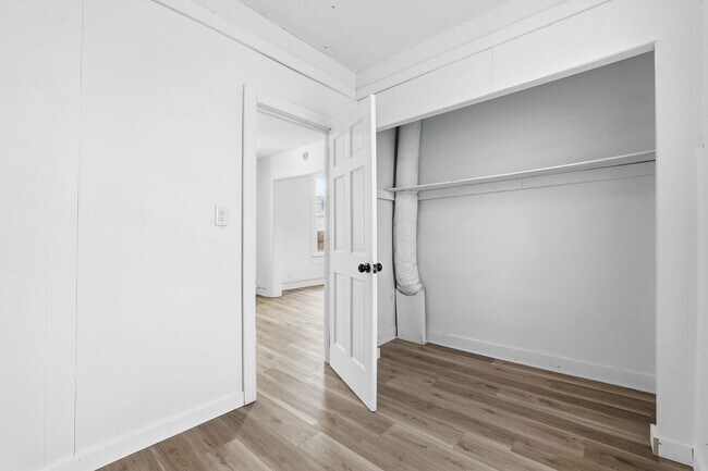 Building Photo - Stylish 2BR with Modern Upgrades