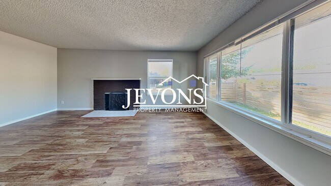 Building Photo - Inviting 2-bedroom 4-plex near Pritchard I...