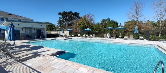 Building Photo - 2880 SE Federal Hwy