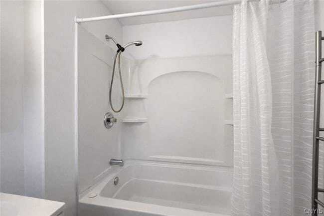 Building Photo - 15 School St