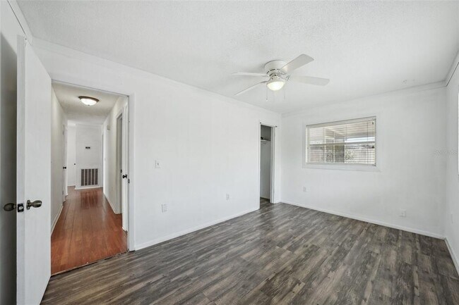 Building Photo - 503 Holt Cir