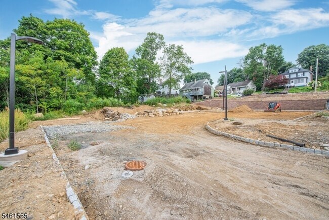 Building Photo - 39 Ledgewood Ave