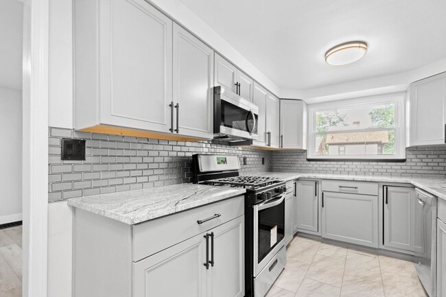 Building Photo - Stunning 5 bedroom home in Mt. Washington available June 1!