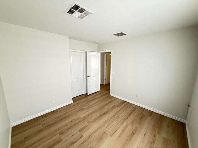 Building Photo - 44245 W Snow Dr