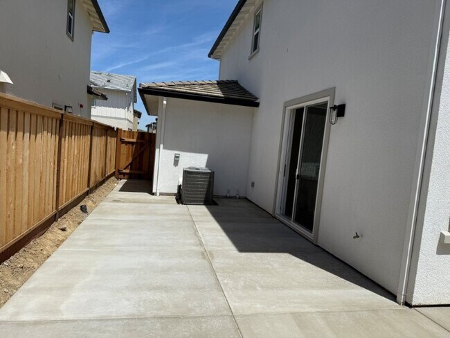 Building Photo - Brand New Desirable One Lake Subdivision -...