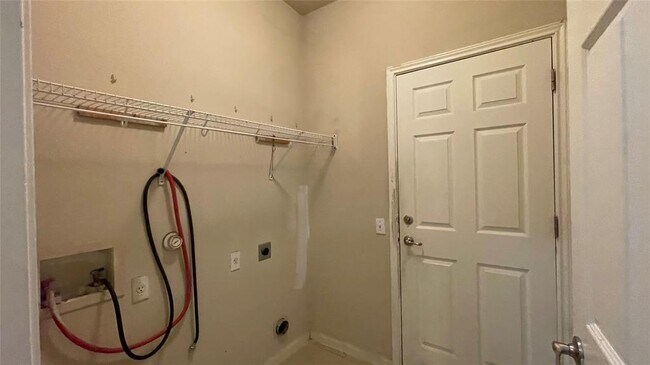 Building Photo - 3805 Bronco Bend Loop