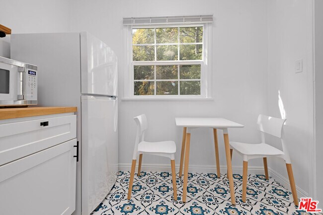 Building Photo - 407 Shirley Pl