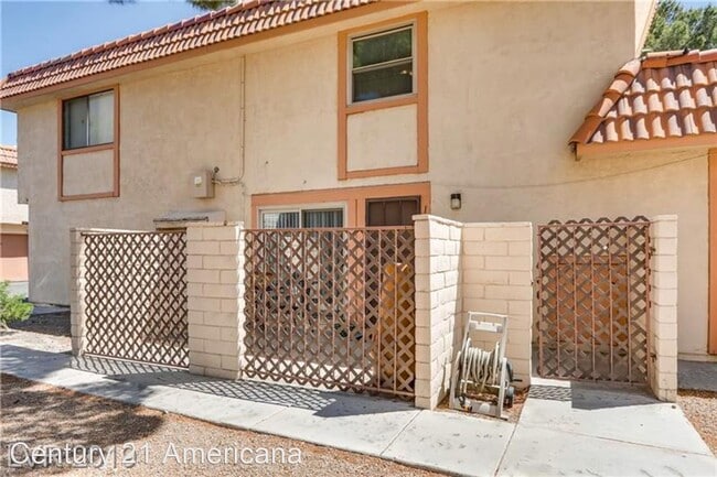 Primary Photo - 1 br, 1.5 bath House - 1899 Avacado Court