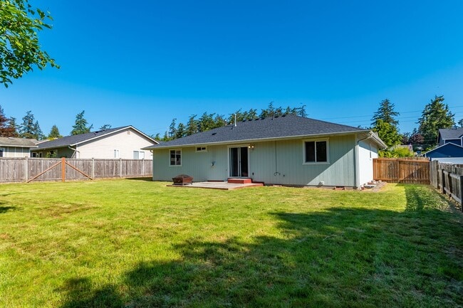 Building Photo - 3 Bedroom 2 Bath Home