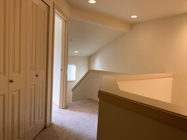 Building Photo - 2116 NW Boulder Way Dr