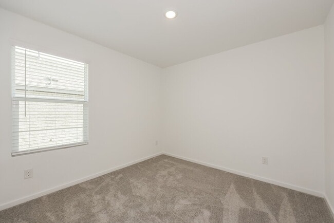 Building Photo - 103 Wild Rose Dr