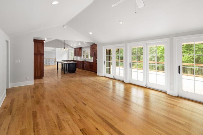 Building Photo - Spacious and Private Home in Biltmore Forest