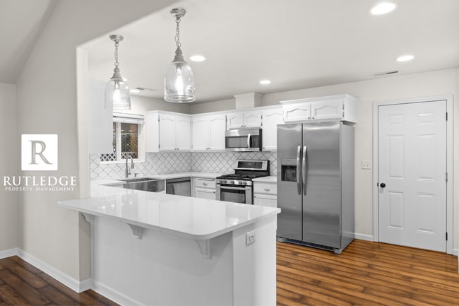 Building Photo - 3 Bedroom + Office in Central Point!