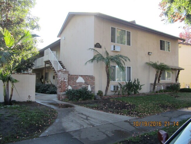 Building Photo - 2114 S Mallul Dr