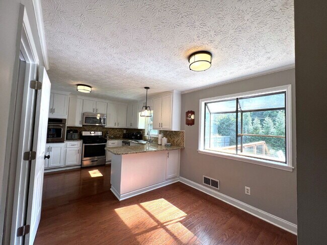 Building Photo - 3324 Devaughn Dr