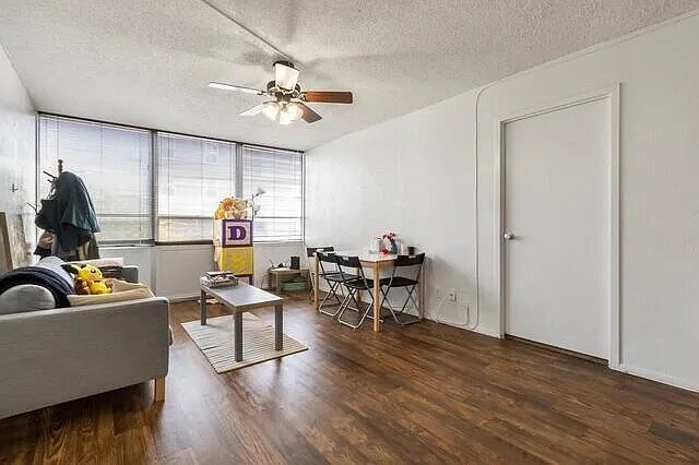 Building Photo - Room in Condo on Lavaca St