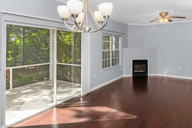 Building Photo - Luxurious 1 Bed / 1 Bath Condo in The Link...