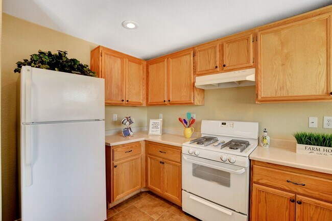 Building Photo - 4 Bedroom with Pool in Centennial Hills