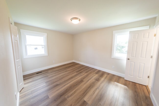 Building Photo - 208 Forestview Dr