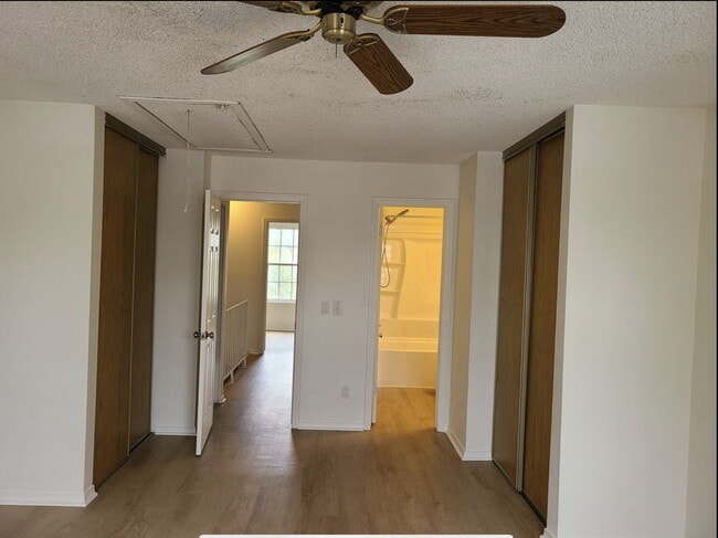 Building Photo - Wonderful 2 Bed, 1.5 Bath Townhouse with Fireplace + Community Pool