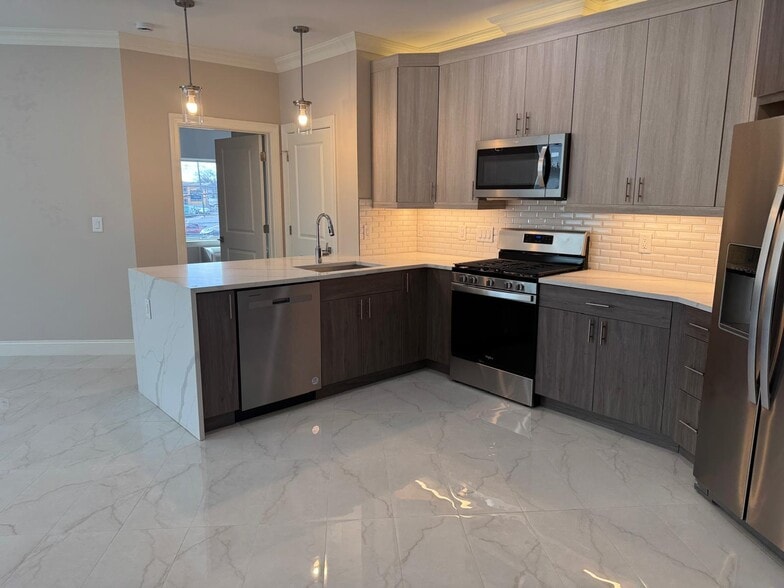 Building Photo - 580 North Ave