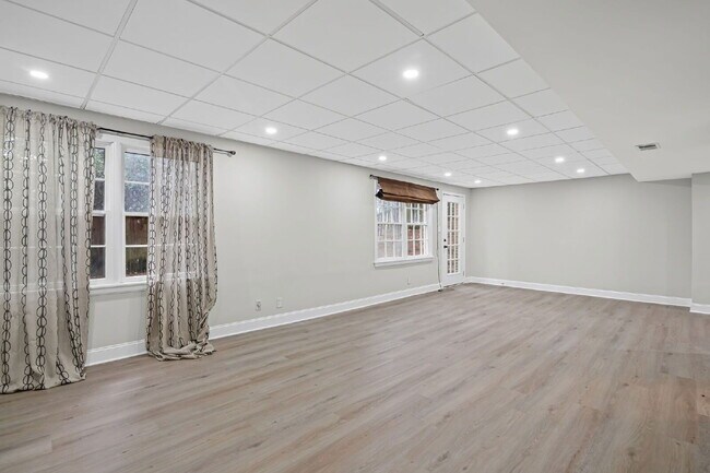 Building Photo - 815 Sudbury Rd NE