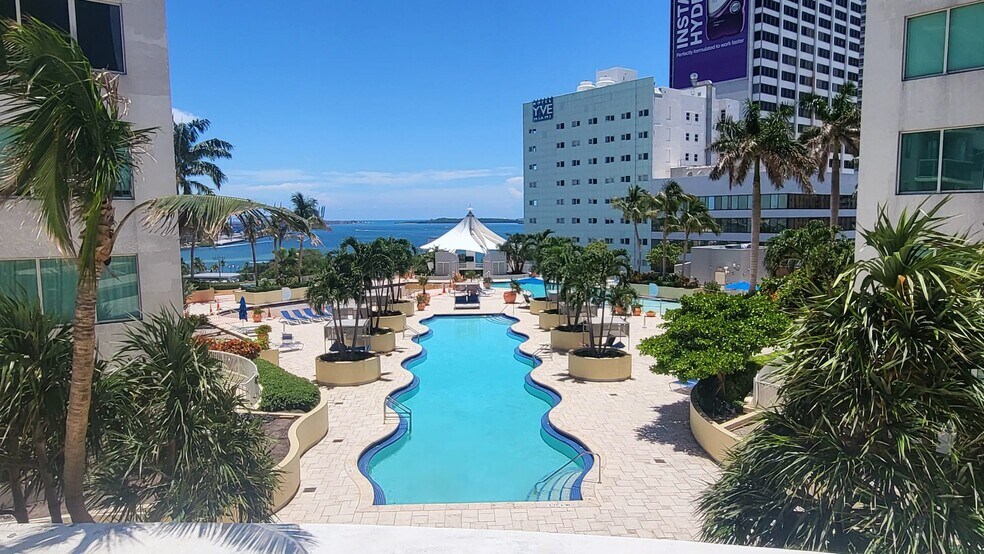 Building Photo - 253 NE 2nd St