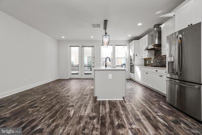 Building Photo - 14583 Lakestone Dr