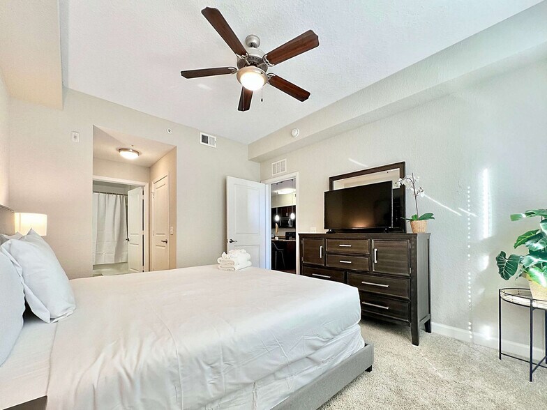 Building Photo - 4504 W Spruce St