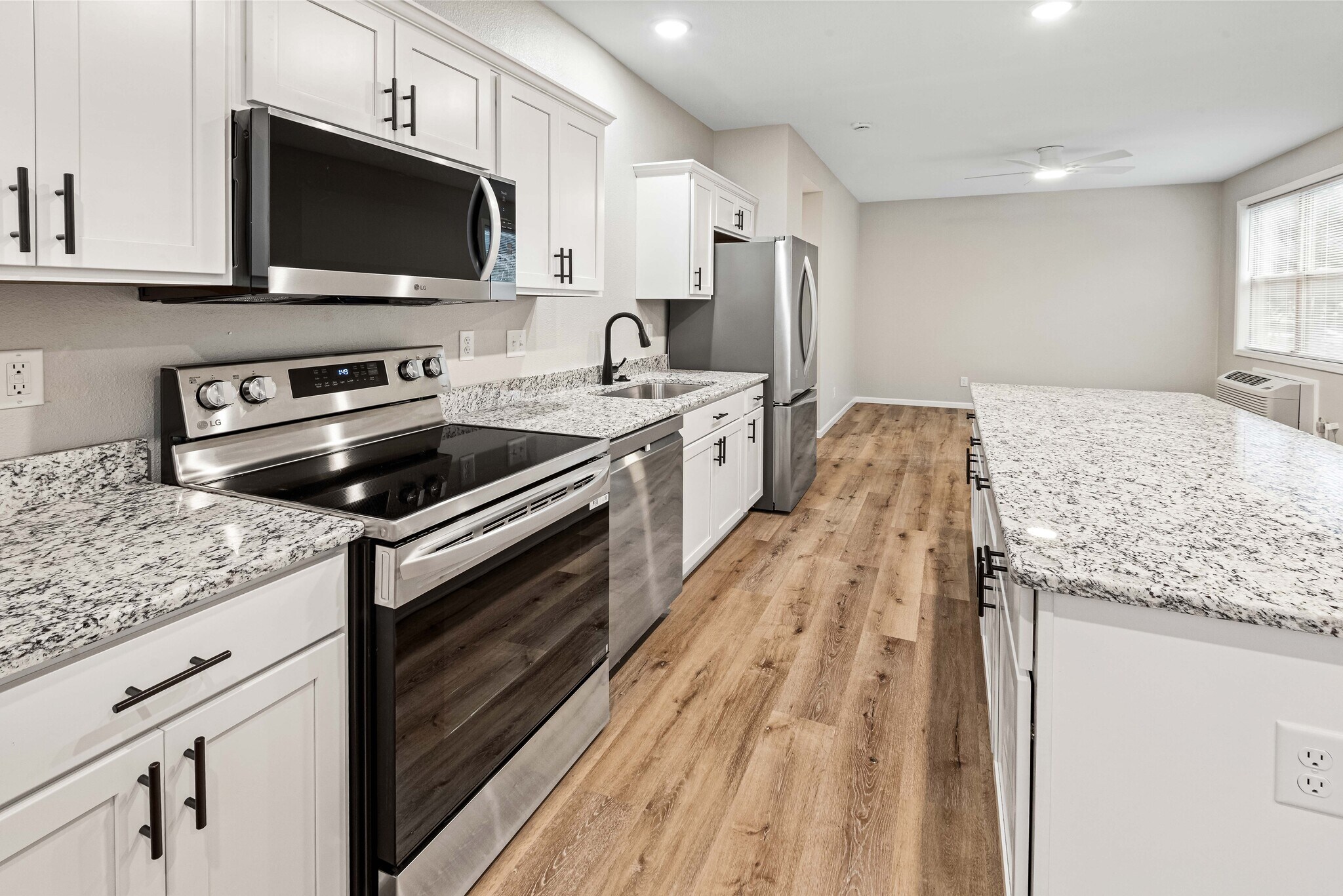 Building Photo - 1222 Bertrand St