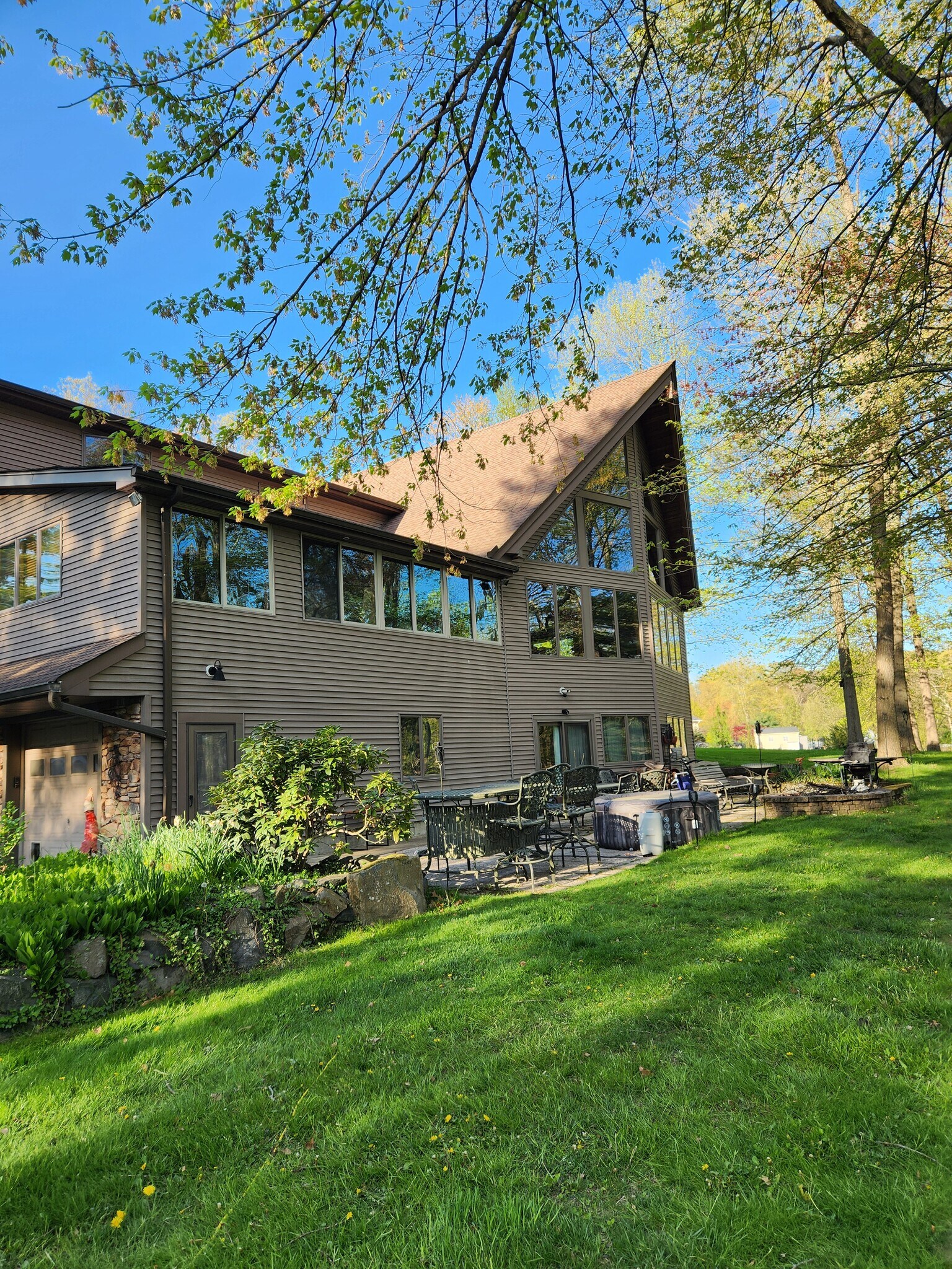 Building Photo - 10 Andrew Dr