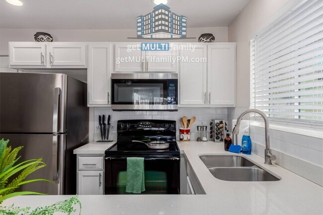 Building Photo - 515 W Pebble Beach Dr