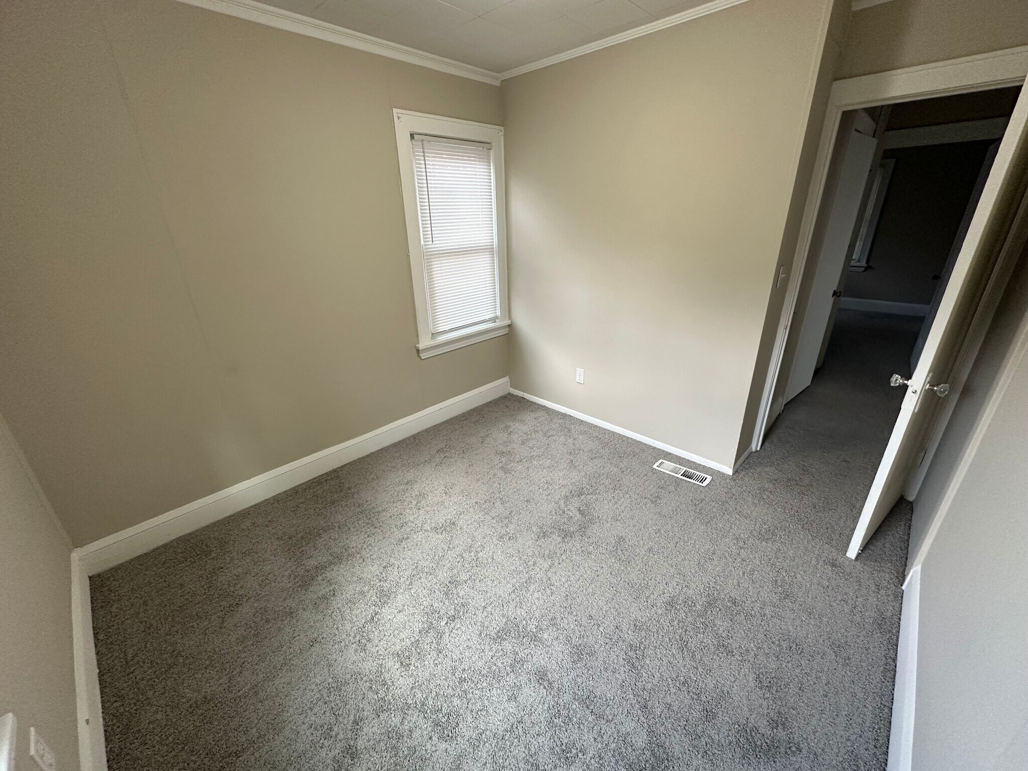 Building Photo - 2886 Norwood St