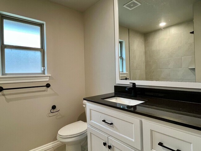 Building Photo - 4 Bed, 2 Bath NW Edmond Home in Deer Creek Schools