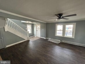 Building Photo - 234 W 7th St