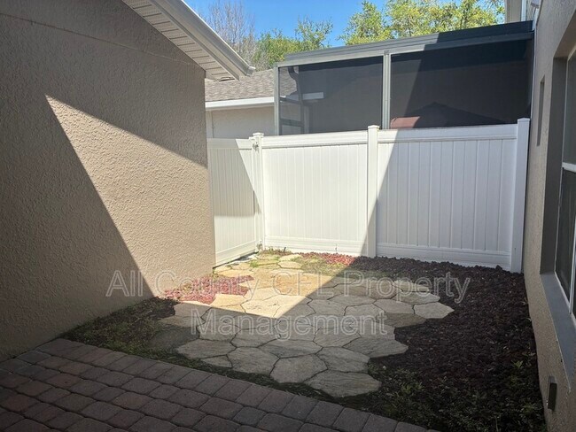 Building Photo - 13749 Lensdale Ln