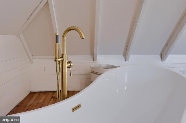 Building Photo - 136 E Harrisburg Ave