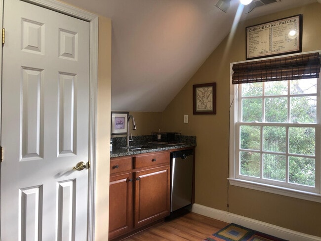 Building Photo - 5804 Searl Ter