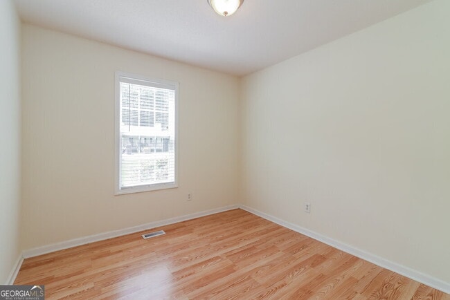 Building Photo - 757 Newport Dr