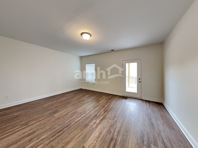 Building Photo - 8105 Brookbend Dr