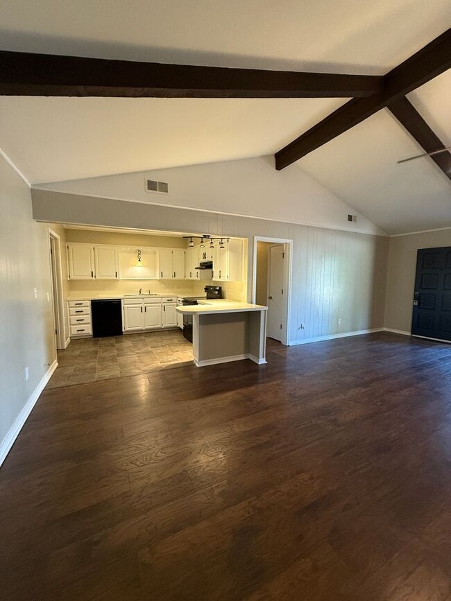 Building Photo - 3 Bedroom 2 bath in Faith Village