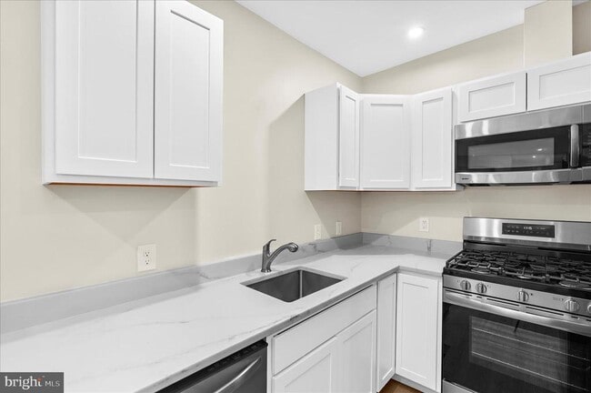 Building Photo - 38 Bloomsbury Ave