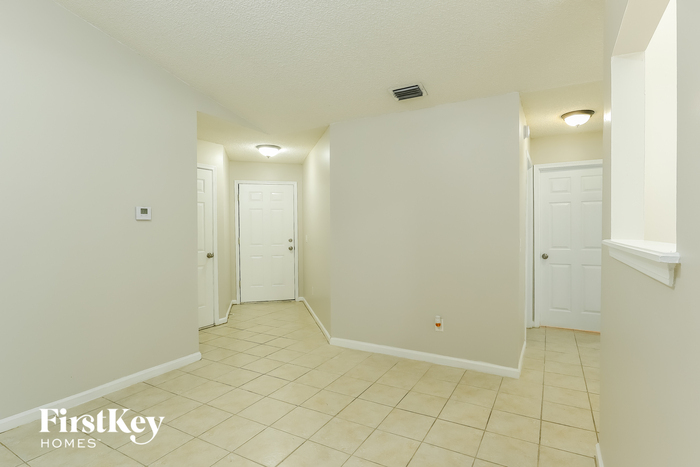 Building Photo - 3021 Caroline Crest Dr E