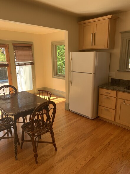 Building Photo - 1308 Oxford St