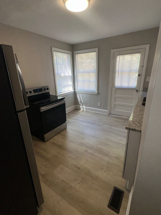 Building Photo - Discover comfort and convenience in a prime Columbia location!