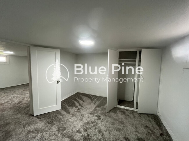 Building Photo - 975 K St