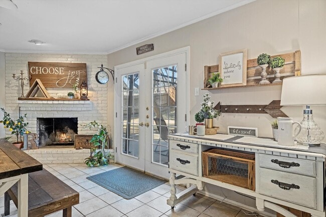 Building Photo - 5601 Westlawn Dr